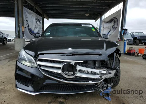 2015 Mercedes-Benz E 350 z USA, uszkodzony, nr VIN WDDHF5KB4FB111425